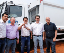 O governador Carlos Massa Ratinho Junior inaugura nesta quinta-feira (12), o Meu Campinho de Santa Cruz de Monte Castelo, no Noroeste do Paraná. Programa da Secretaria de Estado do Desenvolvimento Urbano e Obras Públicas, o Meu Campinho grama sintética, iluminação e segurança para a prática esportiva e de recreação de crianças e adolescentes, em horários em que não estão na escola. 