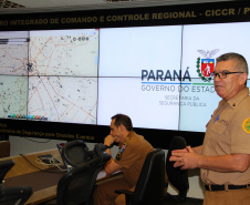 Um termo de cooperação entre a Secretaria da Segurança Pública do Paraná e a Copel permitirá um avanço no rastreamento de ocorrências criminais no Estado. O documento foi assinado pelo secretário da pasta, Romulo Marinho Soares, e pelo diretor-presidente da empresa de energia paranaense, Maximiliano Orfali, após uma demonstração do sistema de georreferenciamento, em Curitiba. Foto: Divulgação/SESP