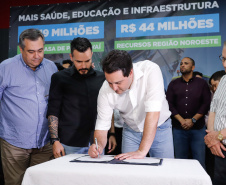 O governador Carlos Massa Ratinho Junior autorizou nesta quinta-feira (12) a liberação de cerca de R$ 20,9 milhões para a ampliação do atendimento da Santa Casa de Paranavaí. Do total, R$ 19,6 milhões são para aquisição de equipamentos para a nova ala do hospital, a Unidade Morumbi. O restante será usado na construção da área que receberá o laboratório de Análises Clínicas do complexo.