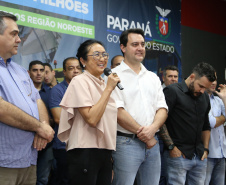 Obras de pavimentação de ruas, construção de praças e de barracão industrial estão entre os projetos que 26 municípios do Noroeste do Paraná farão com apoio do Estado. Os recursos somam R$ 44 milhões e foram confirmados pelo governador Carlos Massa Ratinho Junior nesta quinta-feira (12) durante encontro com os prefeitos, em Paranavaí. No mesmo evento, o governador autorizou recursos para equipamentos e obras na nova unidade da Santa Casa de Paranavaí. Foto: José Fernando Ogura/AEN