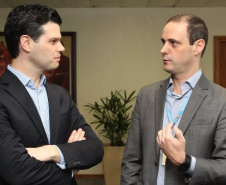 A Copel e a Celesc (Centrais Elétricas de Santa Catarina) firmaram um acordo de cooperação para solução de problemas e identificação de oportunidades nas áreas de micro e minigeração distribuída, comercialização de energia, inadimplência, perdas técnicas e não técnicas. Foto: Divulgação/Copel