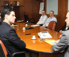 A Copel e a Celesc (Centrais Elétricas de Santa Catarina) firmaram um acordo de cooperação para solução de problemas e identificação de oportunidades nas áreas de micro e minigeração distribuída, comercialização de energia, inadimplência, perdas técnicas e não técnicas. Foto: Divulgação/Copel