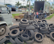 Um acordo firmado pela Secretaria de Estado do Desenvolvimento Sustentável e a Associação Nacional da Indústria de Pneumáticos (Anip) levará as ações de logística reversa de pneus aos 399 paranaenses. Dirigentes da secretaria e da Anip se reuniram nesta semana, em Curitiba, para tratar da logística reversa de pneus e sua destinação adequada no Paraná.Foto: Divulgação/SEDEST