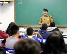 Escola Segura - Colégio Estadual Arnaldo Busato - cabo Oliveira, policial voluntário.Pinhais, 13-09-19.Foto: Arnaldo Alves / AEN.