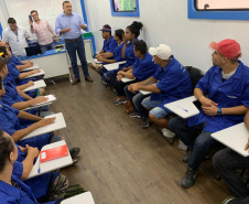  

Curitiba está recebendo mais um curso das Carretas do Conhecimento, agora de Manutenção de Motocicletas, que está sendo ofertado no bairro Tatuquara. A aula inaugural foi realizada nesta segunda-feira (16). Foto: Divulgação/SEJUF