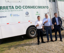  

Curitiba está recebendo mais um curso das Carretas do Conhecimento, agora de Manutenção de Motocicletas, que está sendo ofertado no bairro Tatuquara. A aula inaugural foi realizada nesta segunda-feira (16). Foto: Divulgação/SEJUF