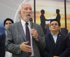 A estrutura da administração pública estadual recebeu nesta quarta-feira (18) o reforço de 100 novos servidores, que passam a integrar o Quadro Próprio do Poder Executivo. Em cerimônia no Palácio Iguaçu, o vice-governador Darci Piana deu posse a administradores, economistas, contadores e técnicos administrativos que passaram em concurso público feito em 2017. Outros 41 candidatos aprovados devem tomar posse em breve. 18/09/2019. Foto: José Fernando Ogura/AEN