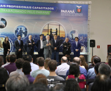 A estrutura da administração pública estadual recebeu nesta quarta-feira (18) o reforço de 100 novos servidores, que passam a integrar o Quadro Próprio do Poder Executivo. Em cerimônia no Palácio Iguaçu, o vice-governador Darci Piana deu posse a administradores, economistas, contadores e técnicos administrativos que passaram em concurso público feito em 2017. Outros 41 candidatos aprovados devem tomar posse em breve. 18/09/2019. Foto: José Fernando Ogura/AEN