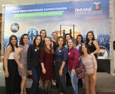 A estrutura da administração pública estadual recebeu nesta quarta-feira (18) o reforço de 100 novos servidores, que passam a integrar o Quadro Próprio do Poder Executivo. Em cerimônia no Palácio Iguaçu, o vice-governador Darci Piana deu posse a administradores, economistas, contadores e técnicos administrativos que passaram em concurso público feito em 2017. Outros 41 candidatos aprovados devem tomar posse em breve. 18/09/2019. Foto: José Fernando Ogura/AEN