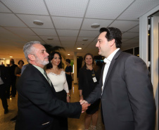 O governador Carlos Massa Ratinho Junior participa da abertura do 25º Congresso de Radiodifusão. Participaram da solenidade: secretários:  vice-prefeito de Curitiba, Eduardo Pimentel; de Comunicação e Cultura, Hudson José; de Infraestrutura e Logística, Sandro Alex; presidente da Copel, Daniel Slaviero; presidente da Associação das Emissoras de Radiodifusão do Paraná - AERP, Alexandre Barros; entre outros.Curitiba, 18-09-19.Foto: Arnaldo Alves / AEN.
