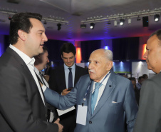 O governador Carlos Massa Ratinho Junior participa da abertura do 25º Congresso de Radiodifusão. Participaram da solenidade: secretários:  vice-prefeito de Curitiba, Eduardo Pimentel; de Comunicação e Cultura, Hudson José; de Infraestrutura e Logística, Sandro Alex; presidente da Copel, Daniel Slaviero; presidente da Associação das Emissoras de Radiodifusão do Paraná - AERP, Alexandre Barros; entre outros.Curitiba, 18-09-19.Foto: Arnaldo Alves / AEN.