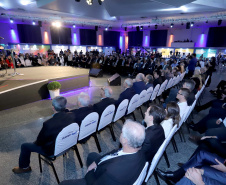 O governador Carlos Massa Ratinho Junior participa da abertura do 25º Congresso de Radiodifusão. Participaram da solenidade: secretários:  vice-prefeito de Curitiba, Eduardo Pimentel; de Comunicação e Cultura, Hudson José; de Infraestrutura e Logística, Sandro Alex; presidente da Copel, Daniel Slaviero; presidente da Associação das Emissoras de Radiodifusão do Paraná - AERP, Alexandre Barros; entre outros.Curitiba, 18-09-19.Foto: Arnaldo Alves / AEN.