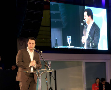 O governador Carlos Massa Ratinho Junior participa da abertura do 25º Congresso de Radiodifusão. Participaram da solenidade: secretários:  vice-prefeito de Curitiba, Eduardo Pimentel; de Comunicação e Cultura, Hudson José; de Infraestrutura e Logística, Sandro Alex; presidente da Copel, Daniel Slaviero; presidente da Associação das Emissoras de Radiodifusão do Paraná - AERP, Alexandre Barros; entre outros.Curitiba, 18-09-19.Foto: Arnaldo Alves / AEN.