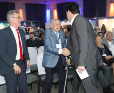 O governador Carlos Massa Ratinho Junior participa da abertura do 25º Congresso de Radiodifusão. Participaram da solenidade: secretários:  vice-prefeito de Curitiba, Eduardo Pimentel; de Comunicação e Cultura, Hudson José; de Infraestrutura e Logística, Sandro Alex; presidente da Copel, Daniel Slaviero; presidente da Associação das Emissoras de Radiodifusão do Paraná - AERP, Alexandre Barros; entre outros.Curitiba, 18-09-19.Foto: Arnaldo Alves / AEN.