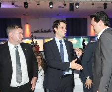 O governador Carlos Massa Ratinho Junior participa da abertura do 25º Congresso de Radiodifusão. Participaram da solenidade: secretários:  vice-prefeito de Curitiba, Eduardo Pimentel; de Comunicação e Cultura, Hudson José; de Infraestrutura e Logística, Sandro Alex; presidente da Copel, Daniel Slaviero; presidente da Associação das Emissoras de Radiodifusão do Paraná - AERP, Alexandre Barros; entre outros.Curitiba, 18-09-19.Foto: Arnaldo Alves / AEN.