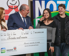 O Governo do Estado entrega os três principais prêmios do sorteio de Setembro do programa Nota Paraná, de R$ 20 mil, R$ 30 mil e R$ 50 mil. A solenidade de premiação acontece no Hospital das Clínicas, em Curitiba nesta quinta-feira (19). Curitiba, 19/09/2019 - Foto: Geraldo Bubniak/AEN