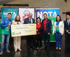 O Governo do Estado entrega os três principais prêmios do sorteio de Setembro do programa Nota Paraná, de R$ 20 mil, R$ 30 mil e R$ 50 mil. A solenidade de premiação acontece no Hospital das Clínicas, em Curitiba nesta quinta-feira (19). Curitiba, 19/09/2019 - Foto: Geraldo Bubniak/AEN