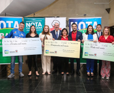 O Governo do Estado entrega os três principais prêmios do sorteio de Setembro do programa Nota Paraná, de R$ 20 mil, R$ 30 mil e R$ 50 mil. A solenidade de premiação acontece no Hospital das Clínicas, em Curitiba nesta quinta-feira (19). Curitiba, 19/09/2019 - Foto: Geraldo Bubniak/AEN