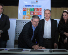 Com a assinatura dos termos de compromisso, as entidades se comprometeram a apoiar publicamente os ODS em canais oficiais, difundir e incentivar a Agenda 2030 nas rotinas internas, provocar outras instituições a incorporar as ações, contribuir com o Estado para alcançar resultados robustos na próxima década e centrar as ações no binômio desenvolvimento social/econômico responsável. Foto: Gustavo Pontes