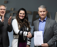 Com a assinatura dos termos de compromisso, as entidades se comprometeram a apoiar publicamente os ODS em canais oficiais, difundir e incentivar a Agenda 2030 nas rotinas internas, provocar outras instituições a incorporar as ações, contribuir com o Estado para alcançar resultados robustos na próxima década e centrar as ações no binômio desenvolvimento social/econômico responsável.