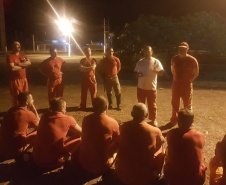 A atuação que os bombeiros paranaenses tiveram na Amazônia, integrando a Operação Verde Brasil, do Ministério da Defesa, será valiosa para os trabalhos no Paraná, em favor da população do Estado. “Nossa experiência na Amazônia nos prepara para o trabalho que faremos no nosso Estado”, avalia o tenente-coronel Fernando Raimundo Schunig, comandante da equipe paranaense e do 3º Comando Regional dos Bombeiros, sediado em Cascavel (Oeste). Foto: Divulgalção/PMPR