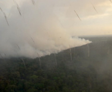 A atuação que os bombeiros paranaenses tiveram na Amazônia, integrando a Operação Verde Brasil, do Ministério da Defesa, será valiosa para os trabalhos no Paraná, em favor da população do Estado. “Nossa experiência na Amazônia nos prepara para o trabalho que faremos no nosso Estado”, avalia o tenente-coronel Fernando Raimundo Schunig, comandante da equipe paranaense e do 3º Comando Regional dos Bombeiros, sediado em Cascavel (Oeste). Foto: Divulgalção/PMPR