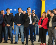 O governador Carlos Massa Ratinho Junior participa nesta segunda-feira (23) do plantio de árvores no Colégio Estadual Professora Maria Gai Grendel, no bairro Caximba, em Curitiba. O evento marcará o início do programa Paraná mais Verde, que vai incentivar o plantio de mudas de árvores nativas em todo o Estado.   23/09/2019 - Foto: Geraldo Bubniak/AEN