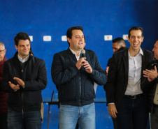 O governador Carlos Massa Ratinho Junior participa nesta segunda-feira (23) do plantio de árvores no Colégio Estadual Professora Maria Gai Grendel, no bairro Caximba, em Curitiba. O evento marcará o início do programa Paraná mais Verde, que vai incentivar o plantio de mudas de árvores nativas em todo o Estado.   23/09/2019 - Foto: Geraldo Bubniak/AEN