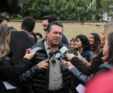 O governador Carlos Massa Ratinho Junior participa nesta segunda-feira (23) do plantio de árvores no Colégio Estadual Professora Maria Gai Grendel, no bairro Caximba, em Curitiba. O evento marcará o início do programa Paraná mais Verde, que vai incentivar o plantio de mudas de árvores nativas em todo o Estado.   23/09/2019 - Foto: Geraldo Bubniak/AEN