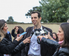 O governador Carlos Massa Ratinho Junior participa nesta segunda-feira (23) do plantio de árvores no Colégio Estadual Professora Maria Gai Grendel, no bairro Caximba, em Curitiba. O evento marcará o início do programa Paraná mais Verde, que vai incentivar o plantio de mudas de árvores nativas em todo o Estado.   23/09/2019 - Foto: Geraldo Bubniak/AEN