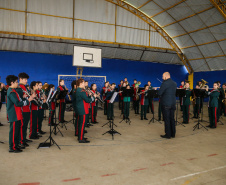 O governador Carlos Massa Ratinho Junior participa nesta segunda-feira (23) do plantio de árvores no Colégio Estadual Professora Maria Gai Grendel, no bairro Caximba, em Curitiba. O evento marcará o início do programa Paraná mais Verde, que vai incentivar o plantio de mudas de árvores nativas em todo o Estado.   23/09/2019 - Foto: Geraldo Bubniak/AEN