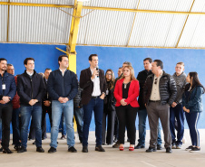 O governador Carlos Massa Ratinho Junior participou nesta segunda-feira (23), do plantio de árvores no Colégio Estadual Professora Maria Gai Grendel, no bairro Caximba, em Curitiba. O evento marcará o início do programa Paraná mais Verde, que vai incentivar o plantio de mudas de árvores nativas em todo o Estado. 