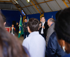 O governador Carlos Massa Ratinho Junior participou nesta segunda-feira (23), do plantio de árvores no Colégio Estadual Professora Maria Gai Grendel, no bairro Caximba, em Curitiba. O evento marcará o início do programa Paraná mais Verde, que vai incentivar o plantio de mudas de árvores nativas em todo o Estado. 