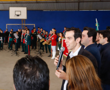 O governador Carlos Massa Ratinho Junior participou nesta segunda-feira (23), do plantio de árvores no Colégio Estadual Professora Maria Gai Grendel, no bairro Caximba, em Curitiba. O evento marcará o início do programa Paraná mais Verde, que vai incentivar o plantio de mudas de árvores nativas em todo o Estado. 