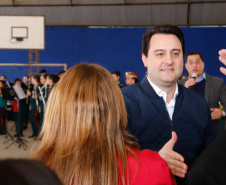 O governador Carlos Massa Ratinho Junior participou nesta segunda-feira (23), do plantio de árvores no Colégio Estadual Professora Maria Gai Grendel, no bairro Caximba, em Curitiba. O evento marcará o início do programa Paraná mais Verde, que vai incentivar o plantio de mudas de árvores nativas em todo o Estado. 
