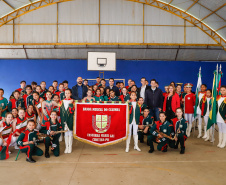 O governador Carlos Massa Ratinho Junior participou nesta segunda-feira (23), do plantio de árvores no Colégio Estadual Professora Maria Gai Grendel, no bairro Caximba, em Curitiba. O evento marcará o início do programa Paraná mais Verde, que vai incentivar o plantio de mudas de árvores nativas em todo o Estado. 