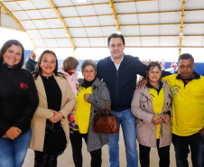 O governador Carlos Massa Ratinho Junior participou nesta segunda-feira (23), do plantio de árvores no Colégio Estadual Professora Maria Gai Grendel, no bairro Caximba, em Curitiba. O evento marcará o início do programa Paraná mais Verde, que vai incentivar o plantio de mudas de árvores nativas em todo o Estado. 