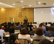 Os novos servidores estaduais iniciaram nesta segunda-feira (23) o Curso de Integração Funcional promovido pela Escola de Gestão do Paraná (EGP). Esta é a primeira vez que o Estado organiza uma formação de caráter sistêmico, para preparar os novos servidores públicos para suas atividades no poder executivo estadual.Foto: Gilson Abreu/AEN