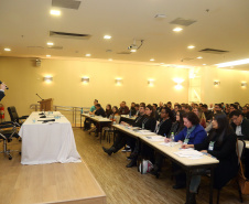 Os novos servidores estaduais iniciaram nesta segunda-feira (23) o Curso de Integração Funcional promovido pela Escola de Gestão do Paraná (EGP). Esta é a primeira vez que o Estado organiza uma formação de caráter sistêmico, para preparar os novos servidores públicos para suas atividades no poder executivo estadual.Foto: Gilson Abreu/AEN
