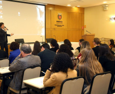 Os novos servidores estaduais iniciaram nesta segunda-feira (23) o Curso de Integração Funcional promovido pela Escola de Gestão do Paraná (EGP). Esta é a primeira vez que o Estado organiza uma formação de caráter sistêmico, para preparar os novos servidores públicos para suas atividades no poder executivo estadual.Foto: Gilson Abreu/AEN
