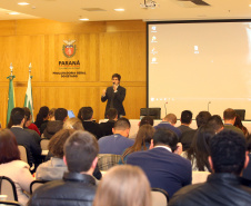 Os novos servidores estaduais iniciaram nesta segunda-feira (23) o Curso de Integração Funcional promovido pela Escola de Gestão do Paraná (EGP). Esta é a primeira vez que o Estado organiza uma formação de caráter sistêmico, para preparar os novos servidores públicos para suas atividades no poder executivo estadual.Foto: Gilson Abreu/AEN