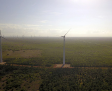 A Copel colocou em operação as três últimas unidades geradoras do Complexo Eólico Cutia, localizado nos municípios de São Bento do Norte e Pedra Grande, no litoral do Rio Grande do Norte. O empreendimento está 100% operacional e conta com sete parques eólicos que têm, em conjunto, 86 aerogeradores com potência total de 180,6 Megawatts (MW). Foto: Divulgação/Copel