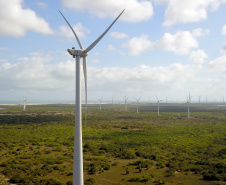 A Copel colocou em operação as três últimas unidades geradoras do Complexo Eólico Cutia, localizado nos municípios de São Bento do Norte e Pedra Grande, no litoral do Rio Grande do Norte. O empreendimento está 100% operacional e conta com sete parques eólicos que têm, em conjunto, 86 aerogeradores com potência total de 180,6 Megawatts (MW). Foto: Divulgação/Copel