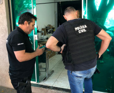 A Polícia Civil do Paraná (PCPR) cumpriu nesta terça-feira (24) 12 mandados judiciais contra uma quadrilha suspeita de reaproveitar materiais de uso único (descartáveis), utilizados em cirurgias urológicas. Os investigados revendiam os produtos de forma clandestina para médicos de todo o Estado. Foto: Divulgação/PCPR