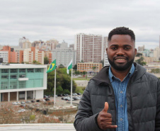 Curitiba recebe pela primeira vez a Copa do Mundo dos Refugiados. A competição tem entrada gratuita e começa sábado (28) com os jogos da fase preliminar, disputados no Centro de Educação Física e Desporto da Universidade Federal do Paraná, no Jardim das Américas. Já as disputas de terceiro e quarto lugares e a grande final serão no domingo (29), no Estádio do Pinhão, em São José dos Pinhais.Foto: Eduardo Aguiar/SEJUF