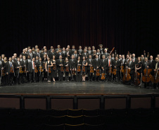 A Orquestra Sinfônica do Paraná (OSP) abre novas vagas para músicos dos instrumentos violino, viola, violoncelo, flauta, clarineta, fagote, oboé e trombone. As inscrições já estão abertas e vão até o dia 14 de outubro. As provas serão no período de 04 a 17 de novembro no Teatro Guaíra, em Curitiba. Os novos músicos serão contratados pelo Serviço Social Autônomo PalcoParaná. O edital está disponível no site: http://palcoparana.org Foto: Kraw Penas/SEEC