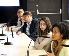 A Secretaria de Estado da Justiça, Família e Trabalho e a Organização Internacional para as Migrações (OIM), da Organização das Nações Unidas (ONU), promoveram nesta quinta-feira (26) uma oficina de formação para assistência ao migrante. Participaram gestores estaduais e federais que atendem migrantes em todo o Paraná. Foto:Divulgação/SEJUF