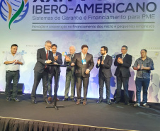 Fomento Paraná e SGC Central criam nova linha de crédito. A iniciativa conjunta foi apresentada durante o XXIV Fórum Ibero-americano de Sistemas de Garantia e Financiamento para Micro, Pequenas e Médias Empresas, realizado em Foz do Iguaçu, quinta e sexta-feira, com a participação do vice-governador Darci Piana. O evento organizado pela Rede Iberoamericana de Garantias (Regar) e SGC Central teve como tema Inovação e cooperação no financiamento das PME.Foto: Divulgação/Vice-governadoria