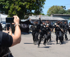 A Polícia Civil do Paraná promoveu uma solenidade de encerramento do 6º Curso de Operações Policiais, nesta sexta-feira (27), nas dependências do Centro de Operações Policiais Especiais. O curso destinado a agentes de segurança pública teve início no dia 2 de setembro com uma turma de 26 alunos. Apenas 15 chegaram ao fim e se formaram, entre eles duas mulheres. Foto: Divulgação/Polícia Civil