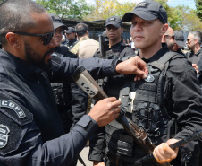 A Polícia Civil do Paraná promoveu uma solenidade de encerramento do 6º Curso de Operações Policiais, nesta sexta-feira (27), nas dependências do Centro de Operações Policiais Especiais. O curso destinado a agentes de segurança pública teve início no dia 2 de setembro com uma turma de 26 alunos. Apenas 15 chegaram ao fim e se formaram, entre eles duas mulheres. Foto: Divulgação/Polícia Civil